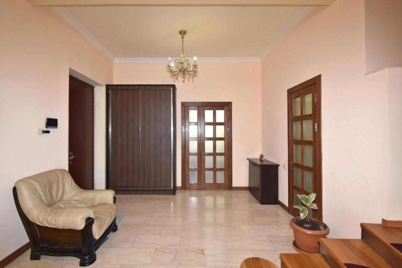 Homestay At City Center Erywań Zewnętrze zdjęcie