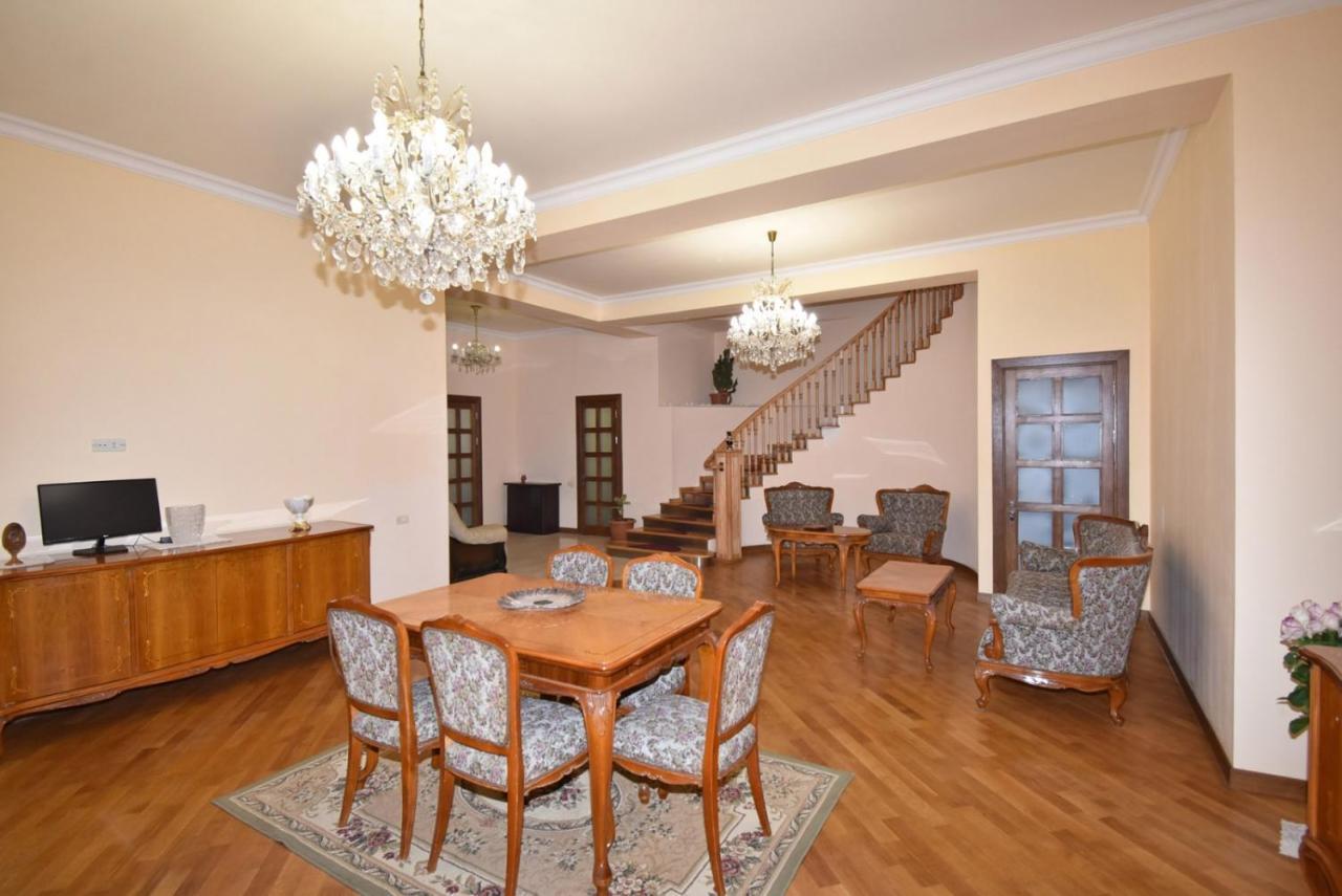 Homestay At City Center Erywań Zewnętrze zdjęcie