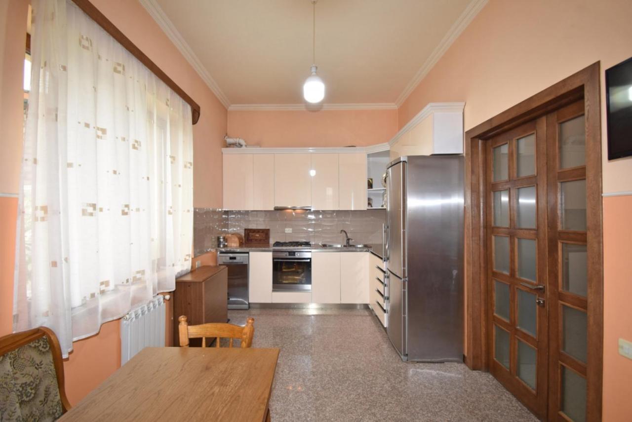 Homestay At City Center Erywań Zewnętrze zdjęcie