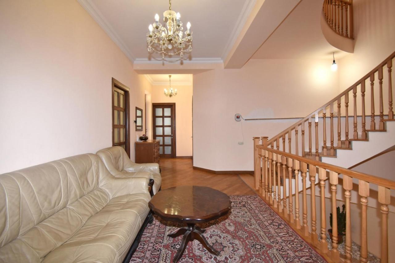 Homestay At City Center Erywań Zewnętrze zdjęcie