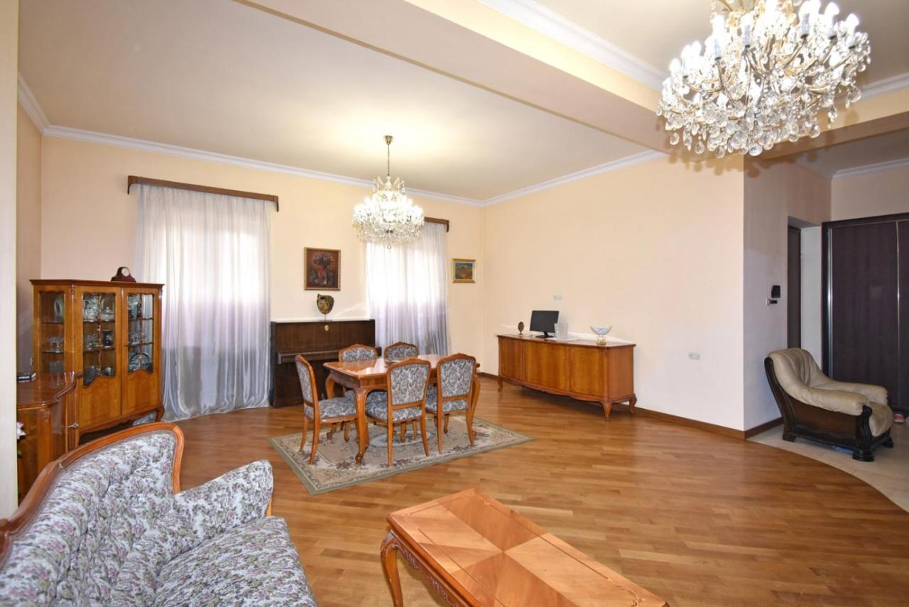 Homestay At City Center Erywań Zewnętrze zdjęcie